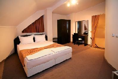 ימבול Riverside Family Hotel מראה חיצוני תמונה