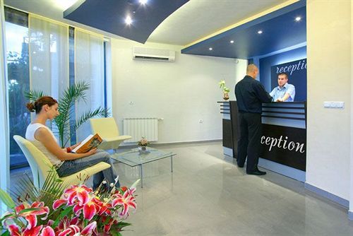 ימבול Riverside Family Hotel מראה חיצוני תמונה